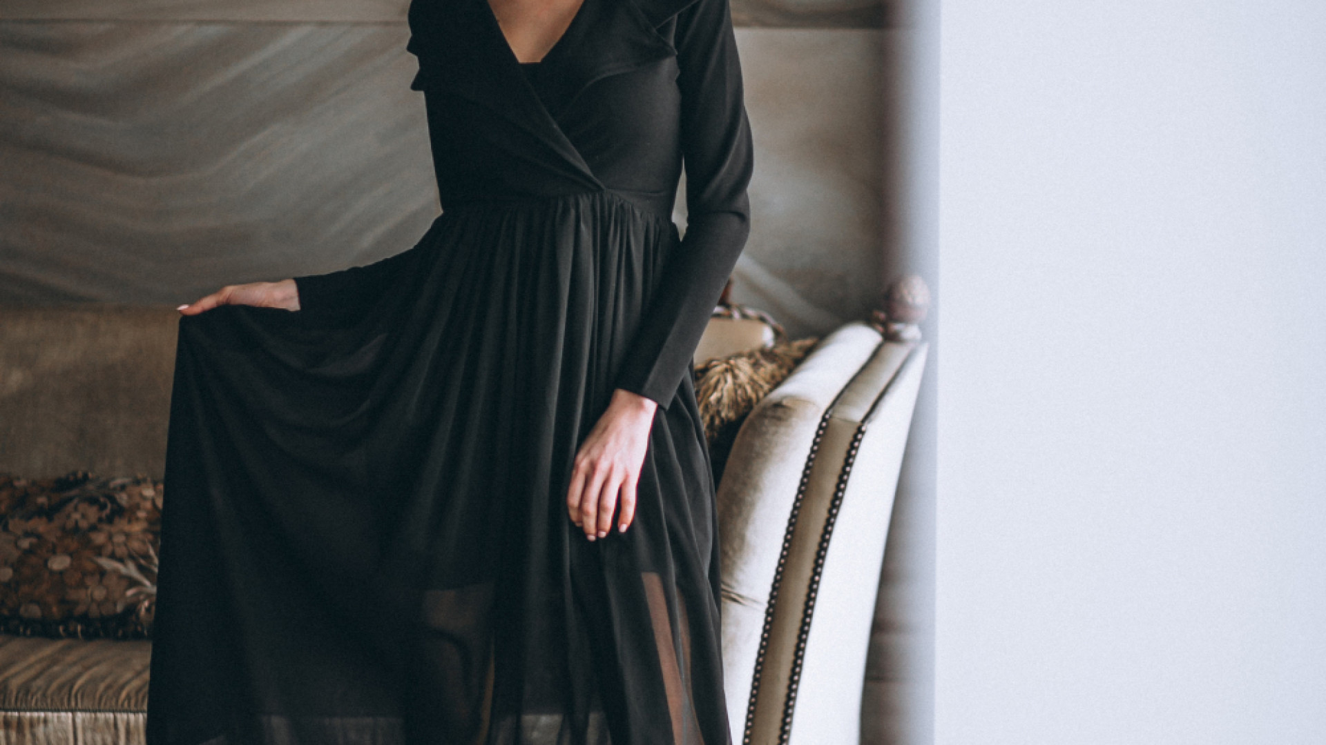L'audace du noir : osez la robe longue pour un look sophistiqué !