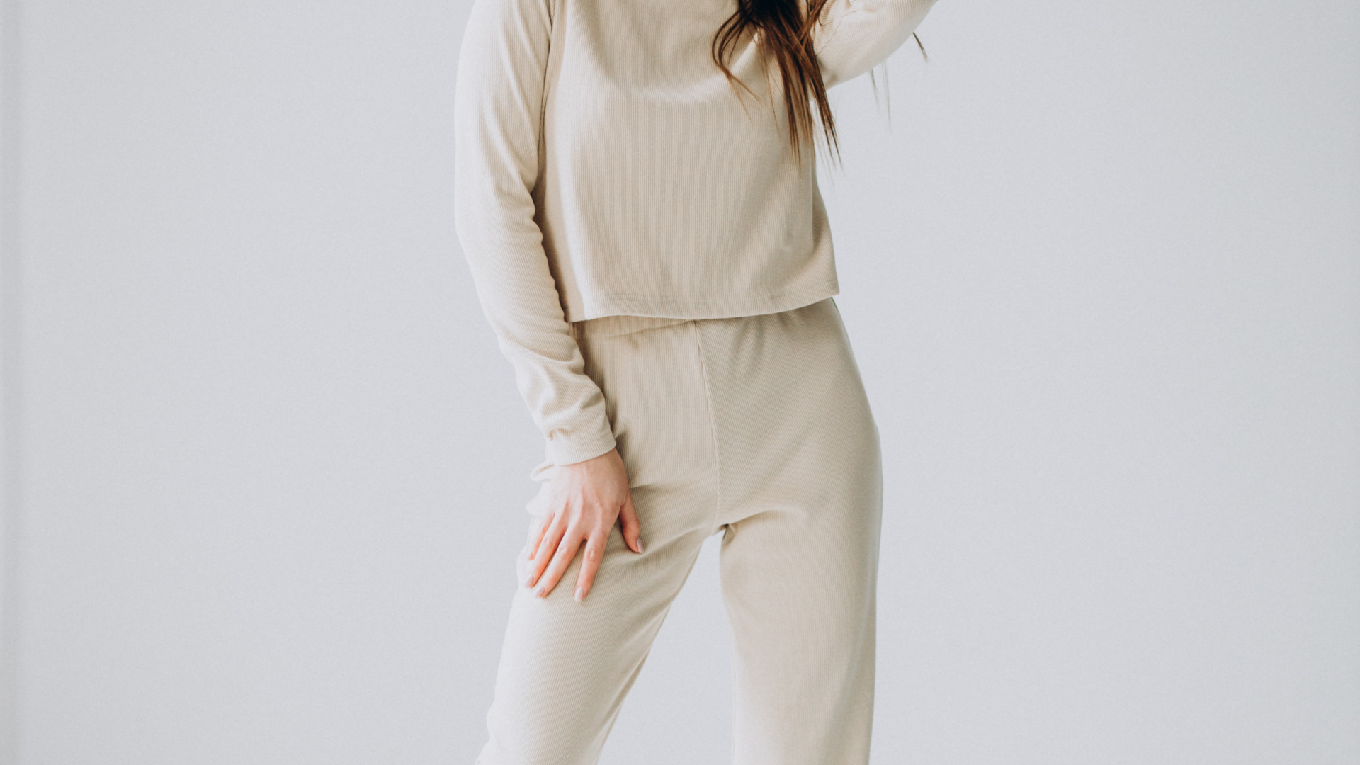 Le pantalon en soie pour femme, l’indispensable d’un dressing élégant